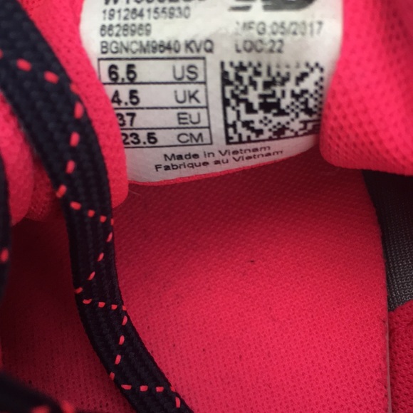 Women’s New Balance sneakers! - Picture 6 of 6